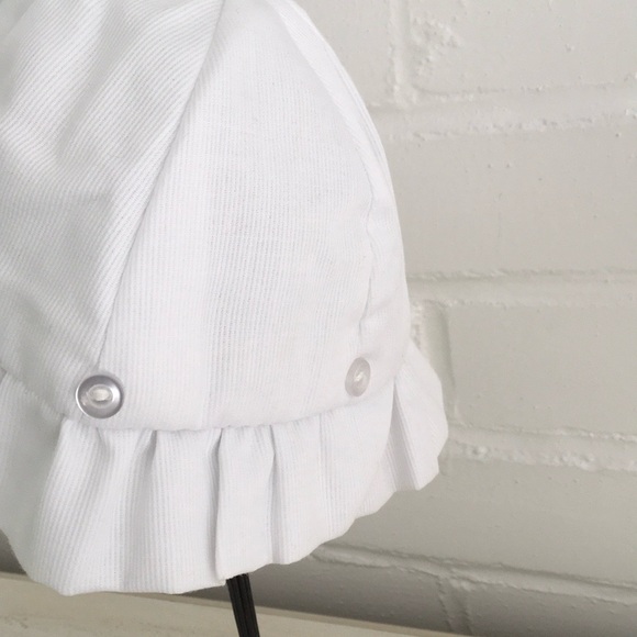 old -style classic white baby girl bonnets, sun hats, pool hats, beach hats - Picture 5 of 9